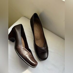 Clarks Artisan collection Dark Brown Leather Mary Jane Pumps Size 10